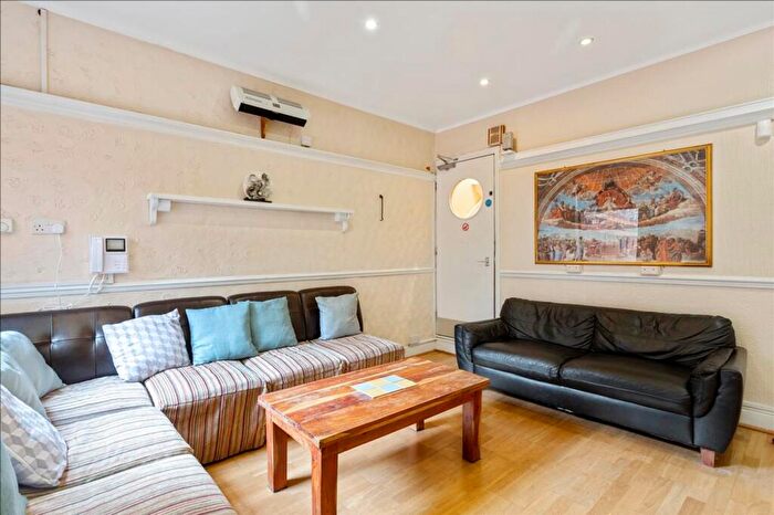 1 Bedroom House To Rent In Grimston Road, Nottingham, NG7