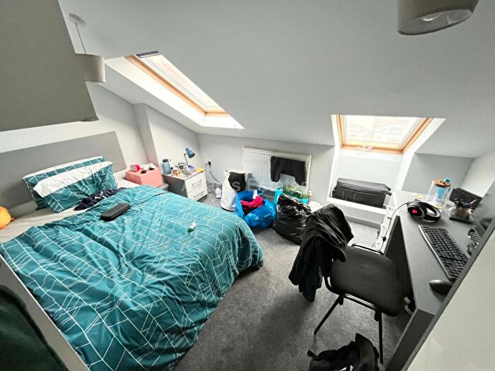 6 Bedroom Terraced House To Rent In Brighton Road, Reading, RG6