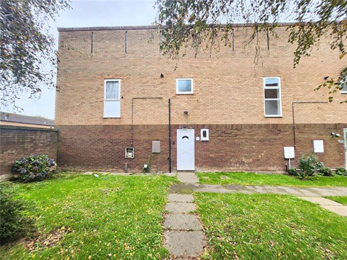 3 Bedroom End Of Terrace House For Sale In Crossfell, Wilnecote, Tamworth, Staffordshire, B77