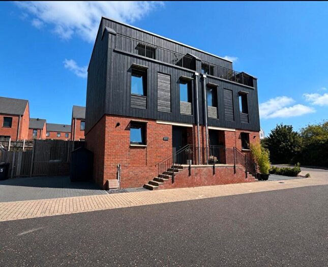 3 Bedroom Semi Detached House For Sale In Broomsfield, Norwich, NR5