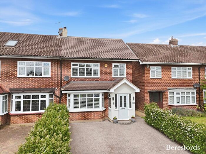 3 Bedroom Semi-Detached House For Sale In Hacton Lane, Hornchurch, RM12