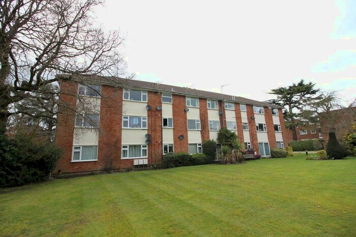 2 Bedroom Flat To Rent In Carlton Court, Eastbury Road, Oxhey, WD19
