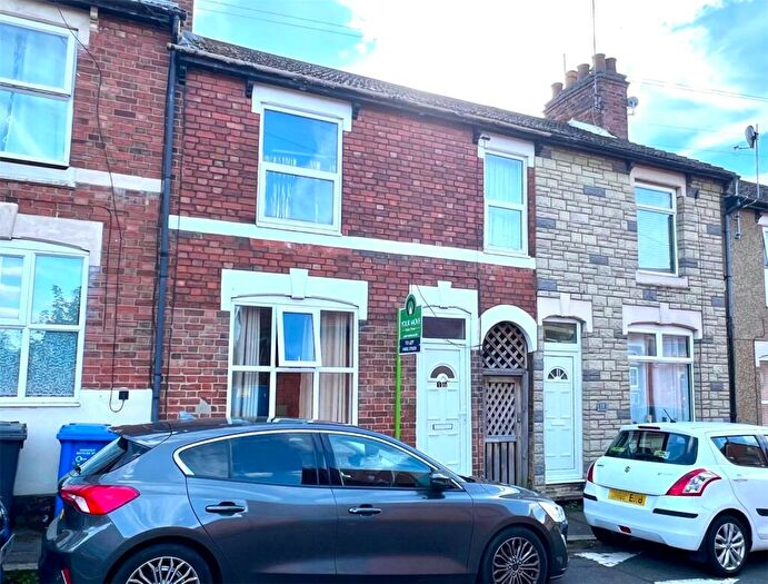 3 Bedroom Terraced House To Rent In Spencer Street, Kettering, Northamptonshire, NN16