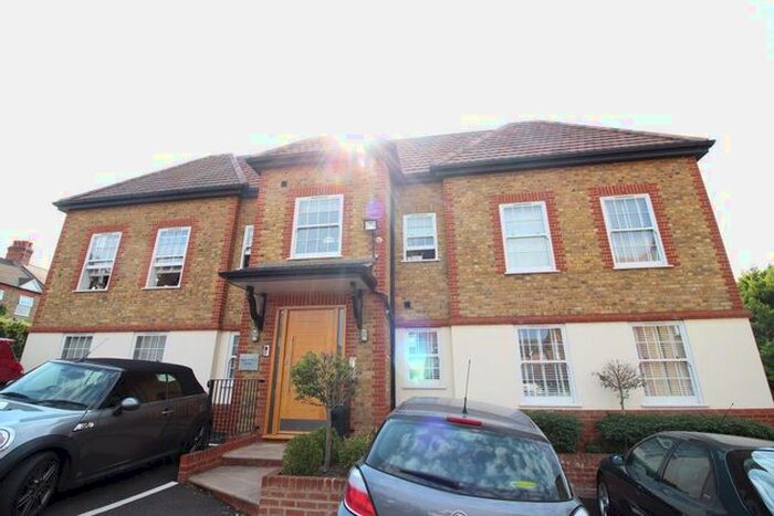 2 Bedroom Flat To Rent In Highfield Road, Bushey, WD23