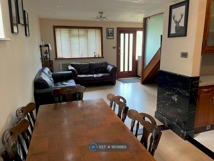 2 Bedroom Terraced House To Rent In Tremaine Close, London, SE4