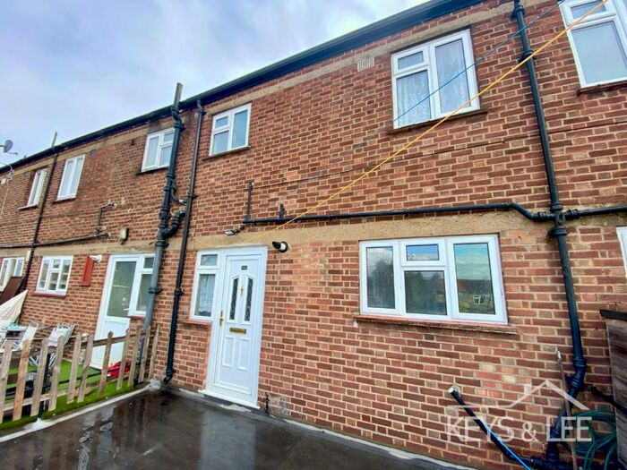 3 Bedroom Maisonette To Rent In Collier Row Road, Romford, RM5