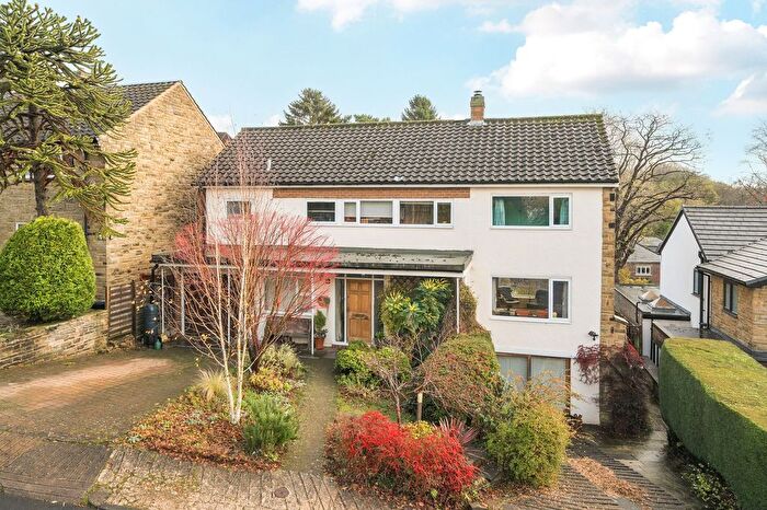 4 Bedroom Detached House For Sale In Stone Rings Close, Harrogate, HG2
