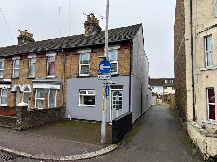 2 Bedroom Flat For Sale In Buckland Avenue, Dover, Kent, CT16
