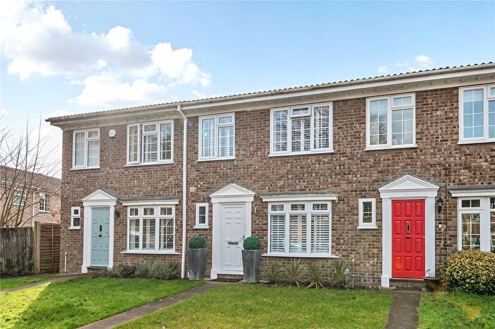 3 Bedroom Terraced House For Sale In Mayfield Close, Walton-On-Thames, KT12