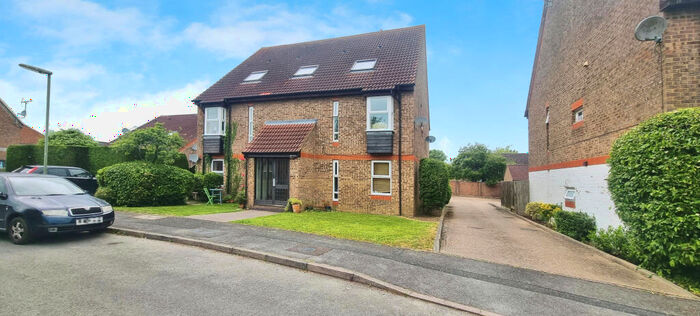 1 Bedroom Apartment To Rent In Colburn Crescent, Guildford, GU4