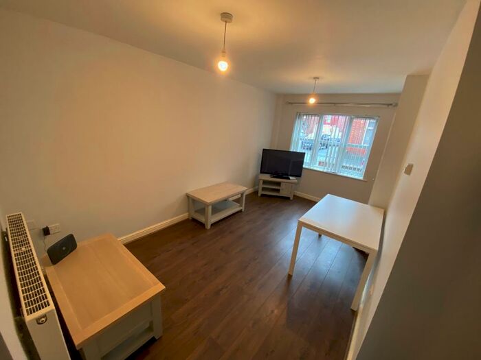 2 Bedroom End Of Terrace House To Rent In Luton Road, Reddish, Stockport, SK5