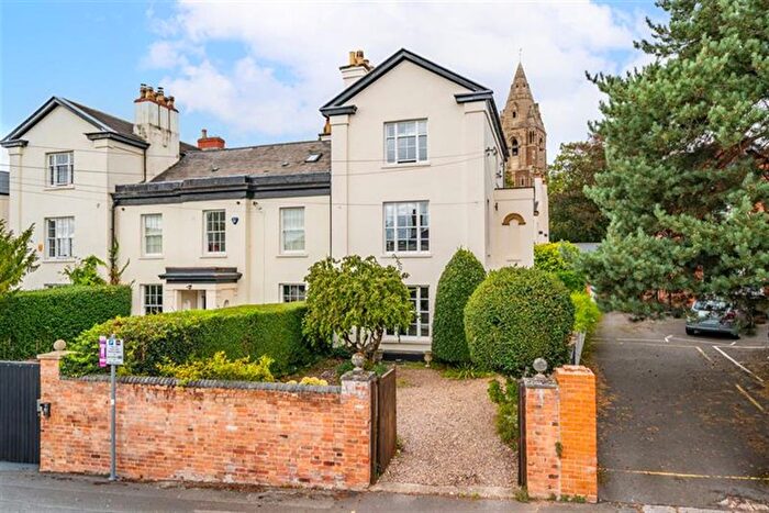 5 Bedroom Semi-Detached House To Rent In Villa Road, NG3