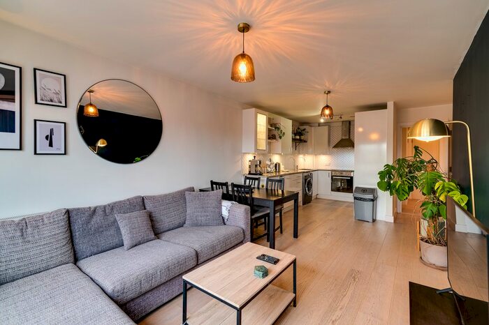 2 Bedroom Flat For Sale In Camberwell Station Road, London, SE5