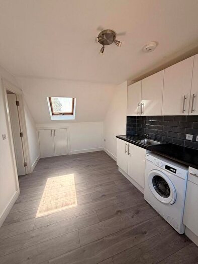 1 Bedroom Terraced House To Rent In Bromley Road, London, N17