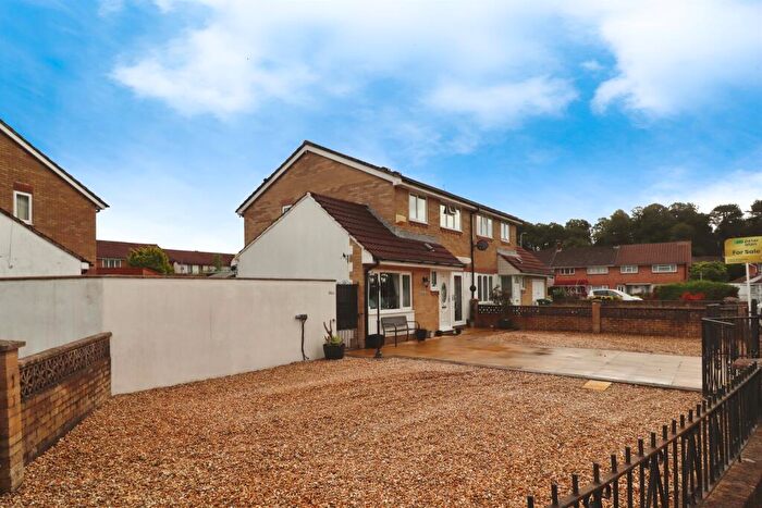 3 Bedroom Semi-Detached House For Sale In Laureate Close, Llanrumney, Cardiff, CF3