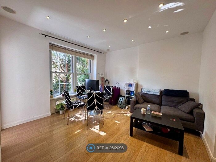 2 Bedroom Flat To Rent In The Highway, London, E1W