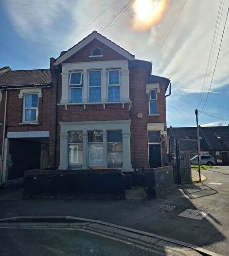 2 Bedroom Flat For Sale In Morris Avenue, London, E12