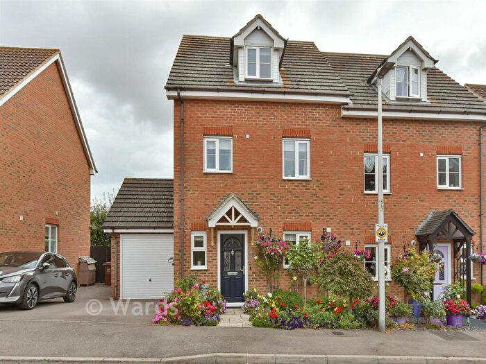4 Bedroom Town House For Sale In Shelduck Close, Allhallows, Rochester, Kent, ME3