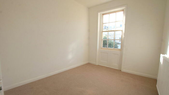2 Bedroom Apartment To Rent In Lansdown Crescent, GL50