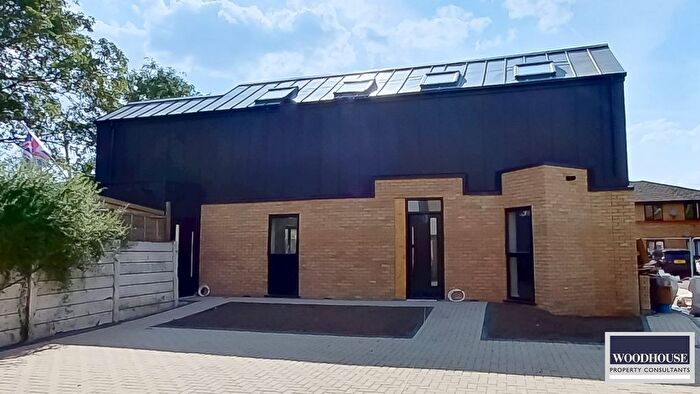 2 Bedroom Maisonette To Rent In Turners Hill, Cheshunt, EN8