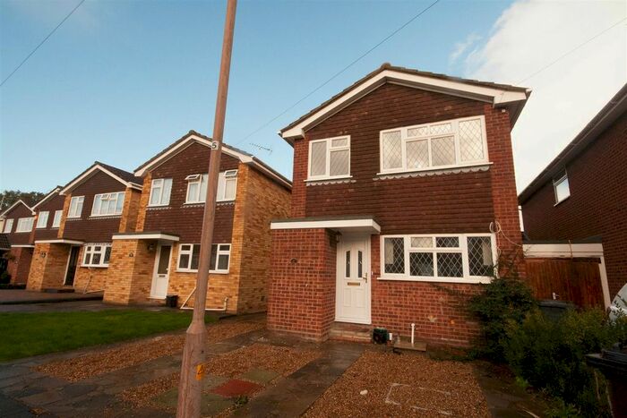 4 Bedroom Link Detached House To Rent In Parsonage Field, Doddinghurst, Brentwood, CM15