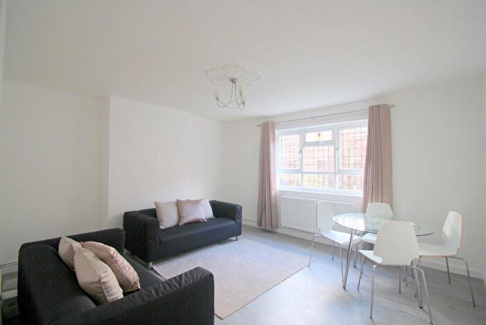 3 Bedroom Flat To Rent In Wenlock Court, New North Road, Old Street, N1