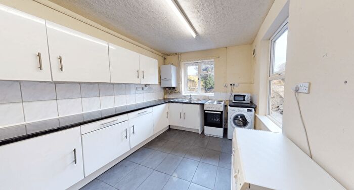 5 Bedroom Semi-Detached House To Rent In Johnson Road, Nottingham, NG7