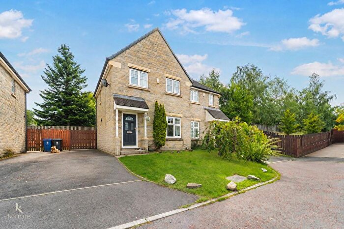 3 Bedroom Semi Detached House For Sale In Oporto Close, Burnley, BB11