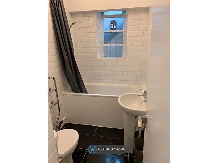 2 Bedroom Flat To Rent In Shepherds Bush Road, London, W6