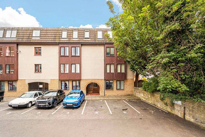 2 Bedroom Flat For Sale In / Lochrin Place, Edinburgh, EH3
