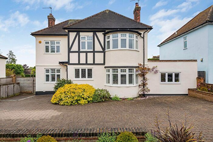 4 Bedroom Detached House For Sale In Mountway, Potters Bar, EN6