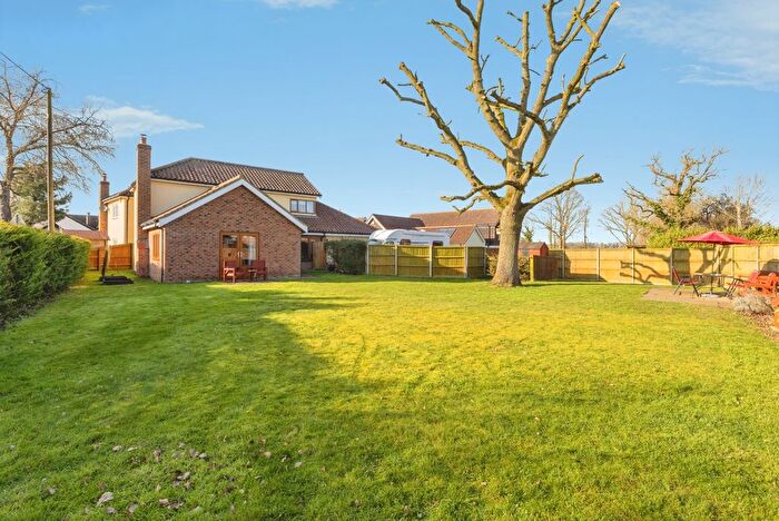 3 Bedroom Detached House For Sale In The Meadows, Shropham, Attleborough, Norfolk, NR17
