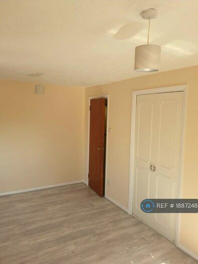 Studio To Rent In Vicars Bridge Close, Wembley, HA0