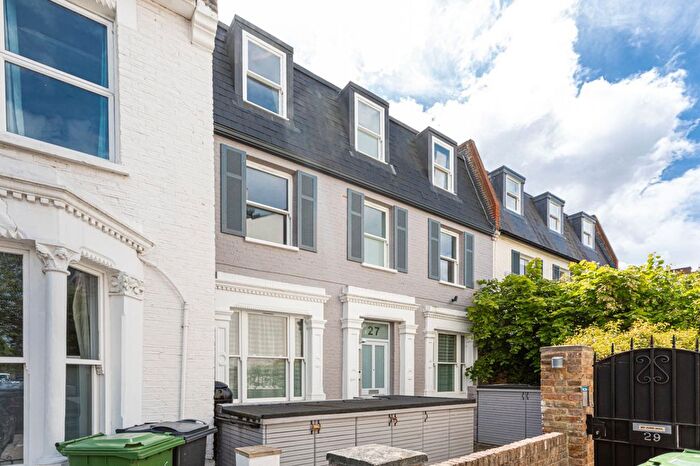 2 Bedroom Flat For Sale In Pursers Cross Road, Parsons Green, SW6