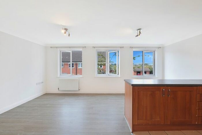 1 Bedroom Flat To Rent In Terrific Bed - Tallow Close, Dagenham, Essex, RM9