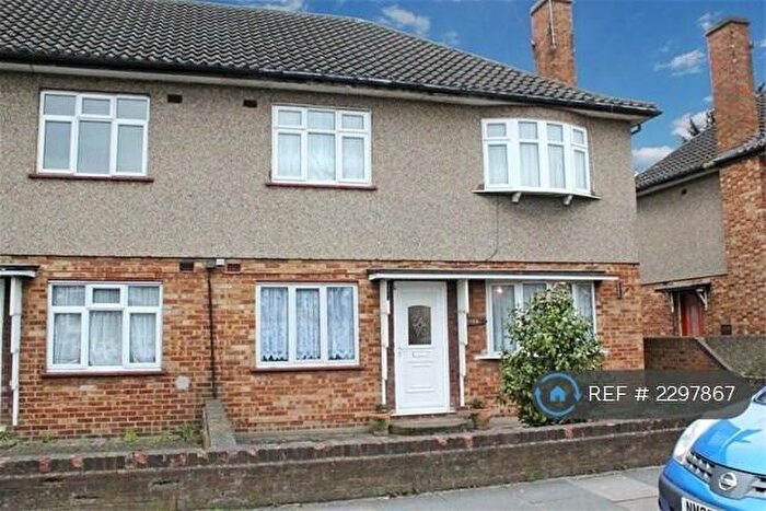 2 Bedroom Maisonette To Rent In Eastern Avenue, Ilford, IG2