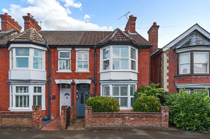 3 Bedroom Semi Detached House For Sale In Windsor Road, Andover, SP10