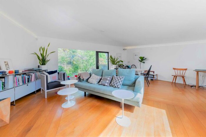 2 Bedroom Detached House To Rent In Otts Yard, London, N19