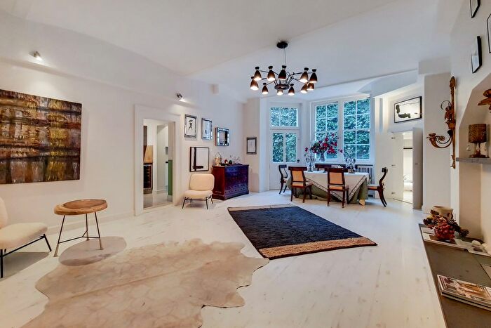 4 Bedroom Flat To Rent In Cadogan Square, London, SW1X