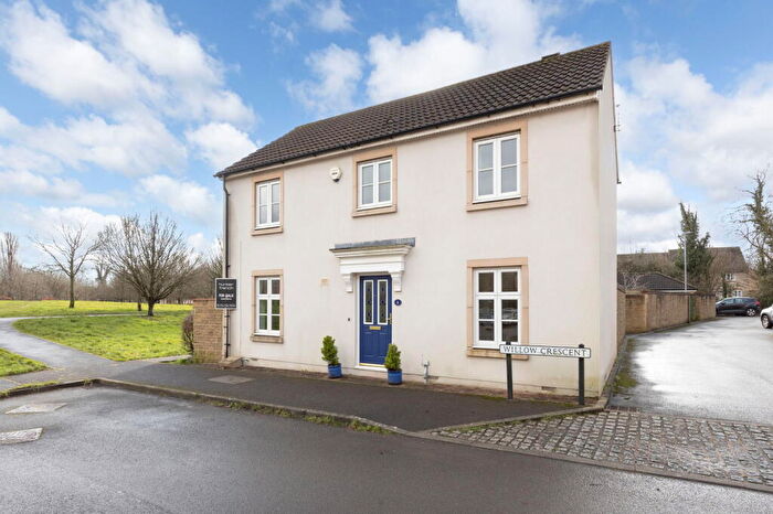 3 Bedroom Detached House For Sale In Willow Crescent, Corsham, SN13