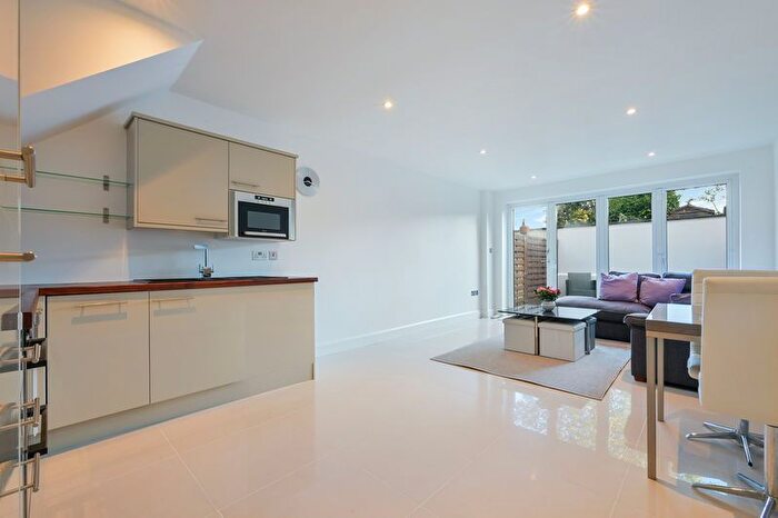 2 Bedroom Terraced House For Sale In High Street, Nutfield, RH1