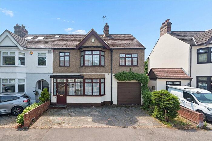 5 Bedroom End Of Terrace House For Sale In Cavenham Gardens, Hornchurch, RM11