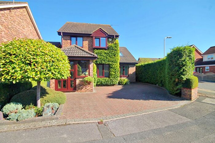 4 Bedroom Detached House For Sale In Cosgrove Close, Hayes, UB4