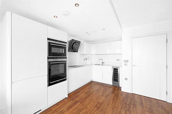 3 Bedroom Apartment To Rent In Alie Street, E1