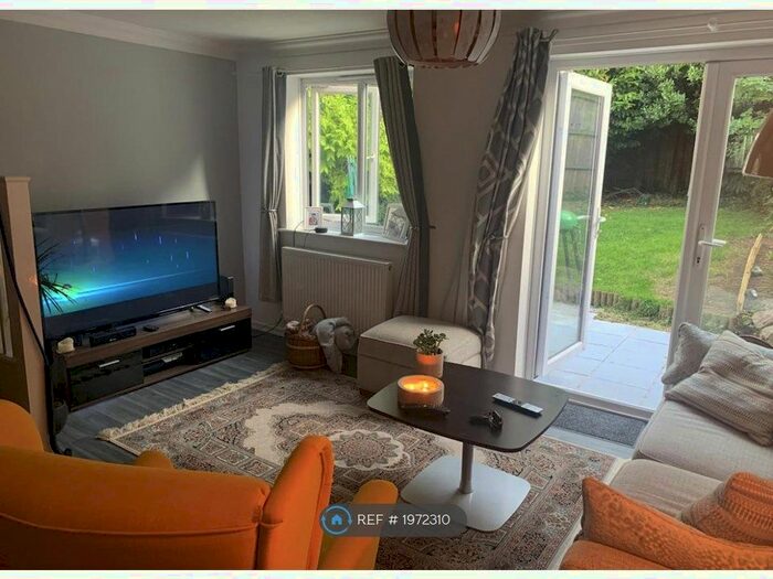 3 Bedroom Semi-Detached House To Rent In Pendle Crescent, Nottingham, NG3