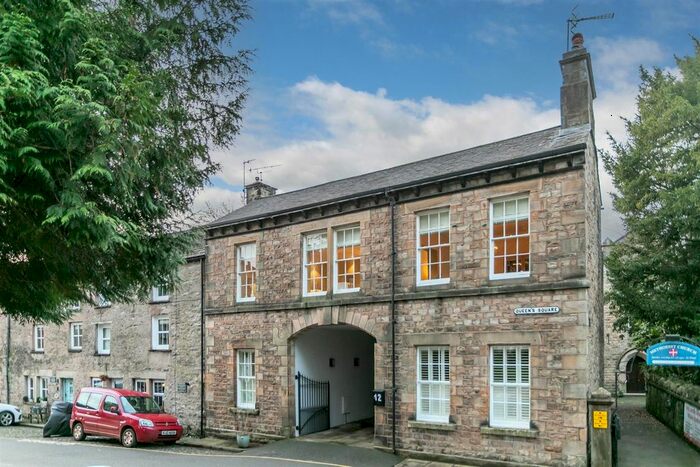 3 Bedroom Town House For Sale In Queens Square, Kirkby Lonsdale, LA6