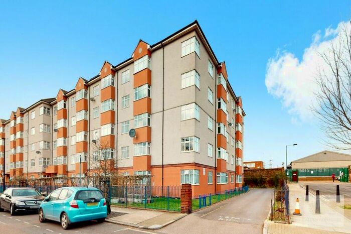 3 Bedroom Apartment To Rent In Oban House, Oban Street, London, E14