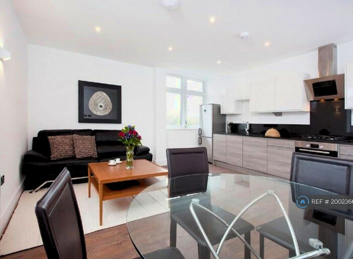 1 Bedroom Flat To Rent In Haredon House, Cheam, Sutton, SM3