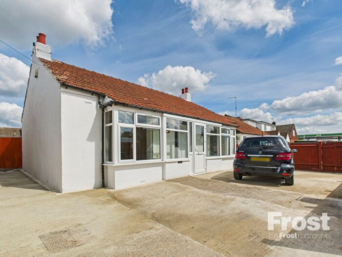 3 Bedroom Bungalow To Rent In London Road, Slough, Berkshire, SL3