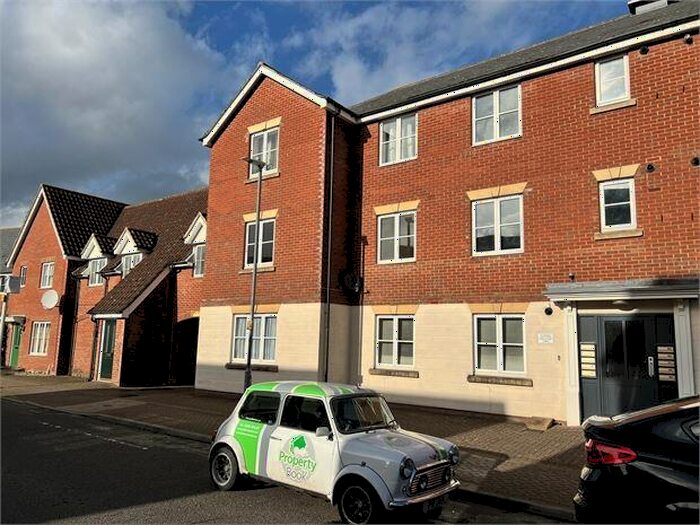 3 Bedroom Flat To Rent In Gavin Way, Colchester, Essex., CO4